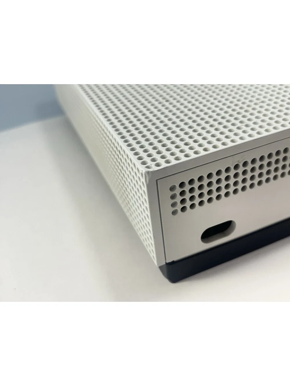 Microsoft Xbox One S Console Model 1681 FOR PARTS Turns Off After Turning On